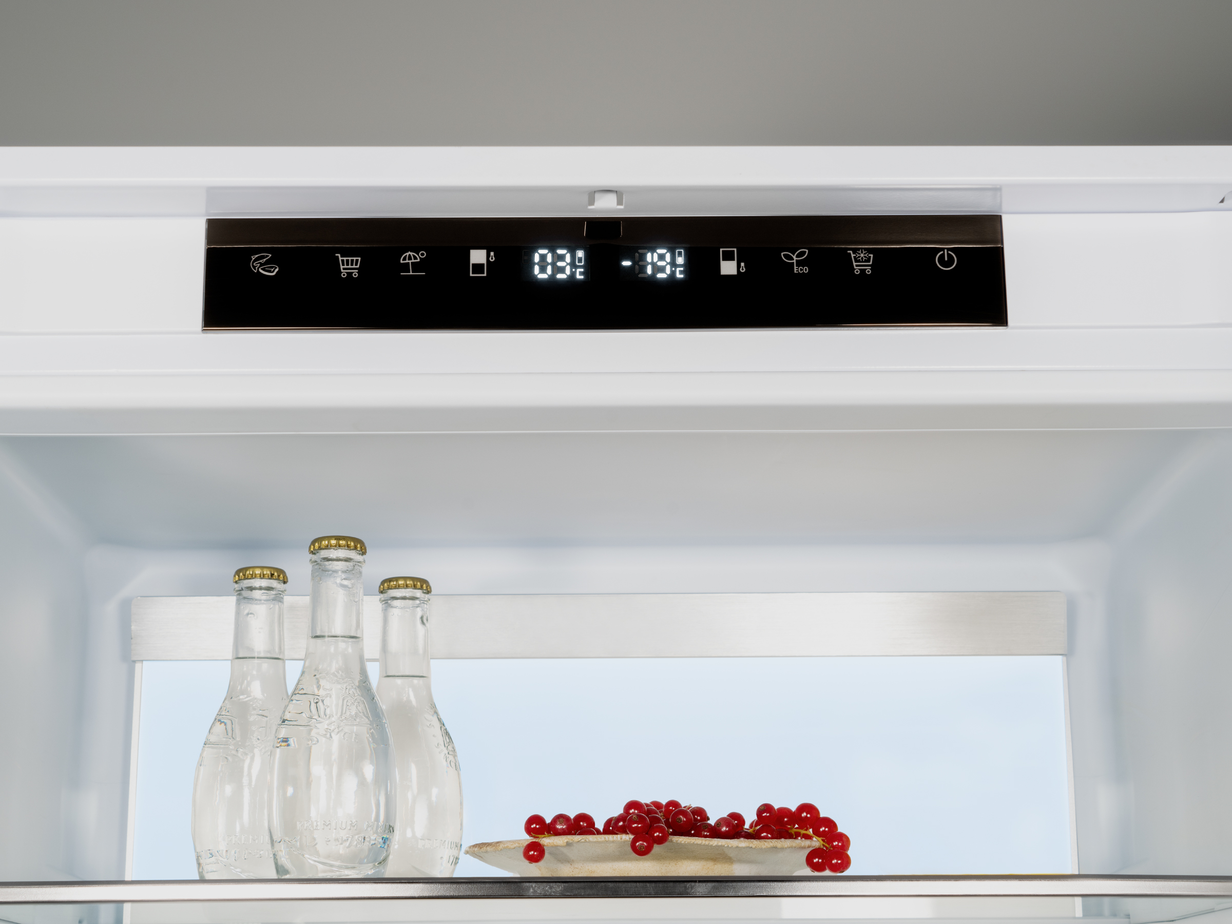 60 cm H193 built-in refrigerator with sliding door system - Image 7